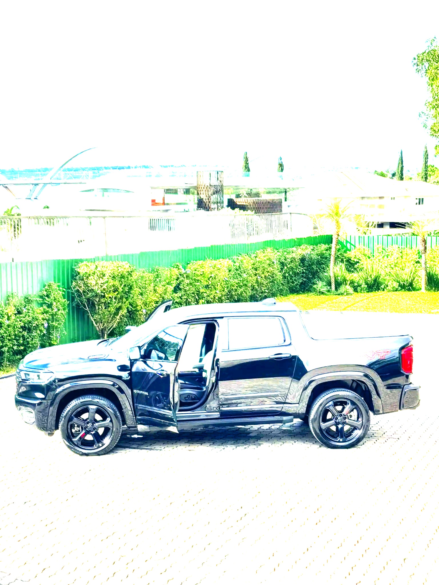 RAM Rampage R/T lateral